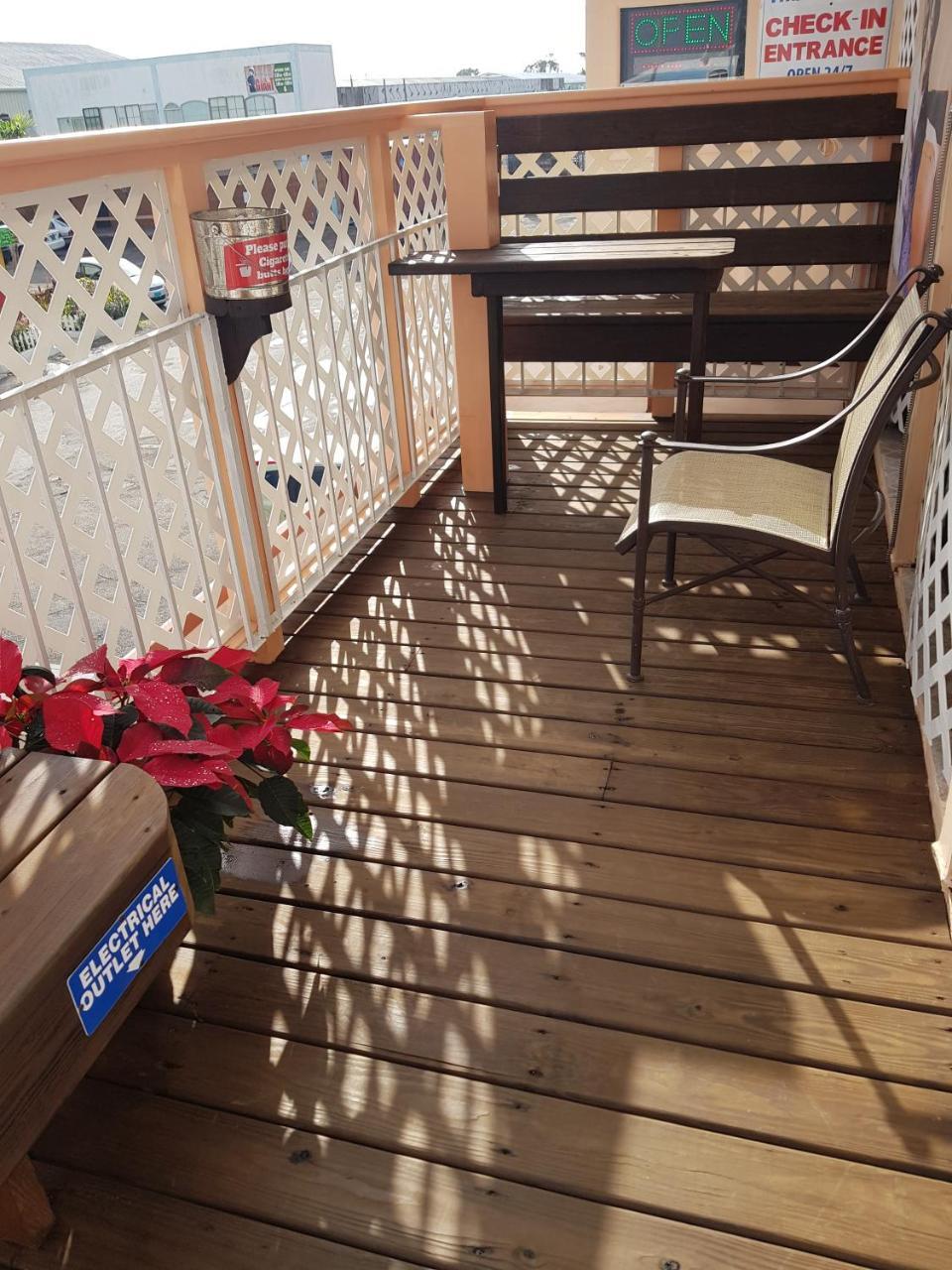 Hibiscus Inn Hotel Nassau Extérieur photo